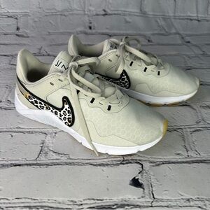 Women’s Nike Legend Essential 2 Premium Light Bone Leopard Print Sneakers Sz 5.5